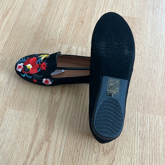 NWOT FLATS - Picture 2 of 3
